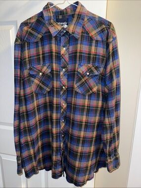 Vintage Y2K Men’s Wrangler plaid  pearl button down flannel long sleeve shirt 🕰️